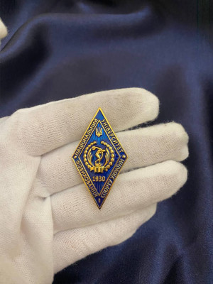 Ромб "Магістр НУФВСУ" синій 28х50х2,5 мм (23013)