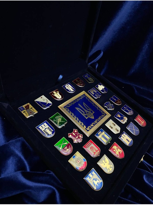 Комплект значків "Герби" 23х27х1,2 мм (16250)