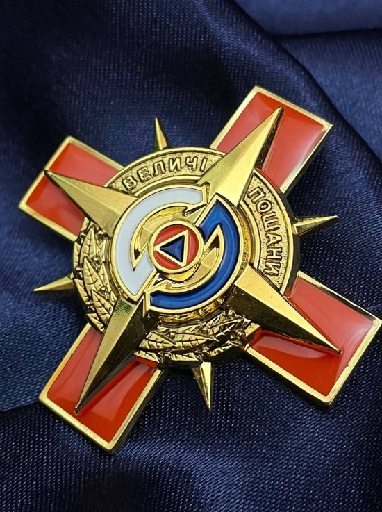 Нагрудний знак "Величі і пошани" 50х50х3 мм (23184)