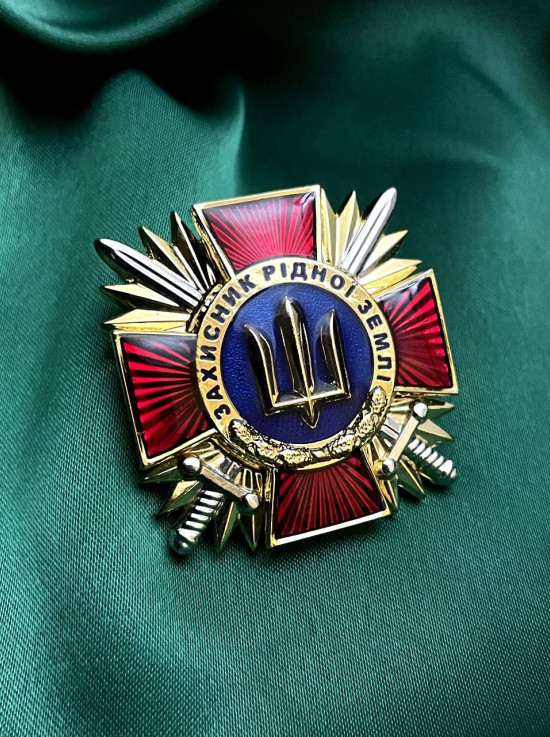 Нагрудний знак "Захисник рідної землі"  36х36х2 мм (24618)
