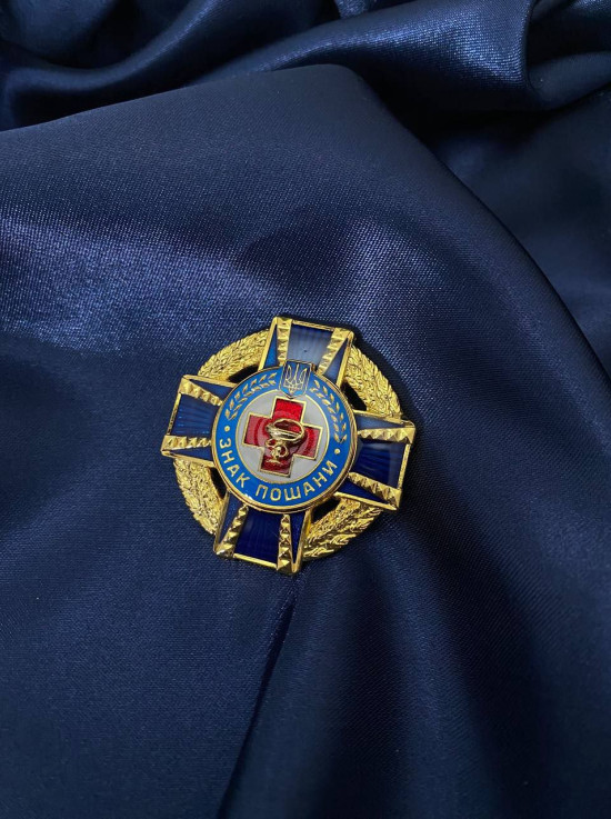 Нагрудний знак "Знак пошани мед. працівникам" 45 х 45 мм (19925)