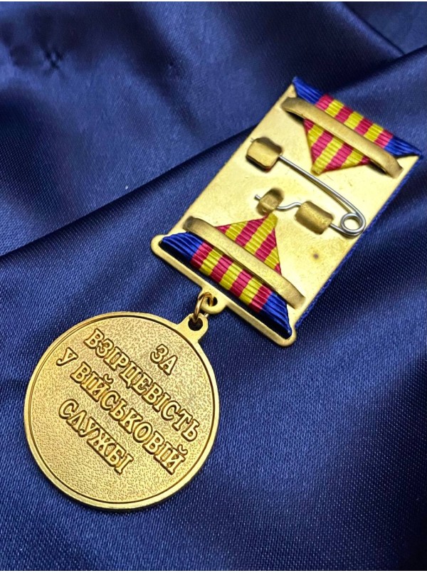 Нагрудний знак «За взірцевість у військовій службі» (III ступінь) д32х3 мм (15470)