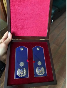 Погони на замовлення у дерев'яному футлярі 129х52х3 мм (20804)