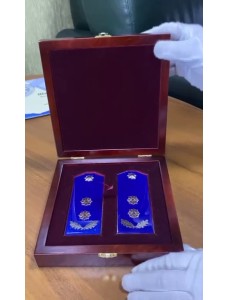 Погони сувенірні підполковник поліції у дерев'яному футлярі (35821)