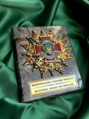 Знак НГУ на мраморі 47х34х3 мм (24238)