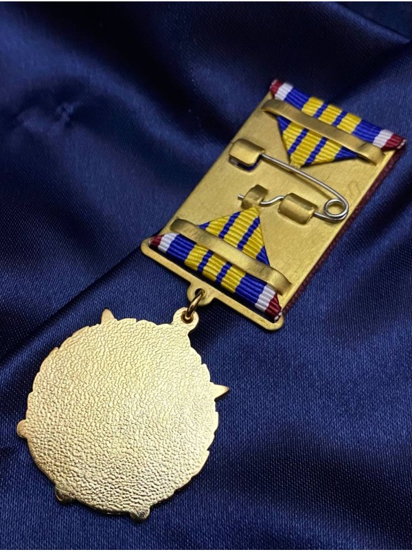 Нагрудний знак "30 років Управлінню державної охорони України УДО 32х38х3 мм (34393)
