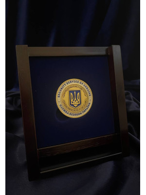 Футляр дерев'яний під монету з ложементом 50 мм_130х105мм (40123)