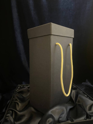 Футляр картон синій 135*95*275 мм з ручками (39025)