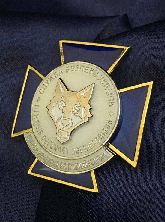 Нагрудний знак ГУ_СБУ_ "Власна безпека"_вовк_ хрест 45х45х2,5 мм (32529)