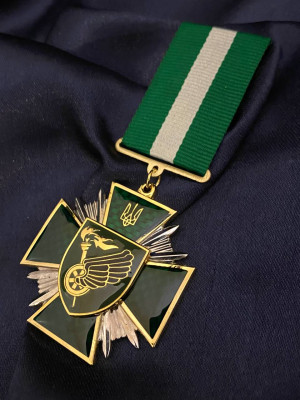 Нагрудний знак "8 навчальний Чернігівський центр ДССТ" 42х42 мм (39403)
