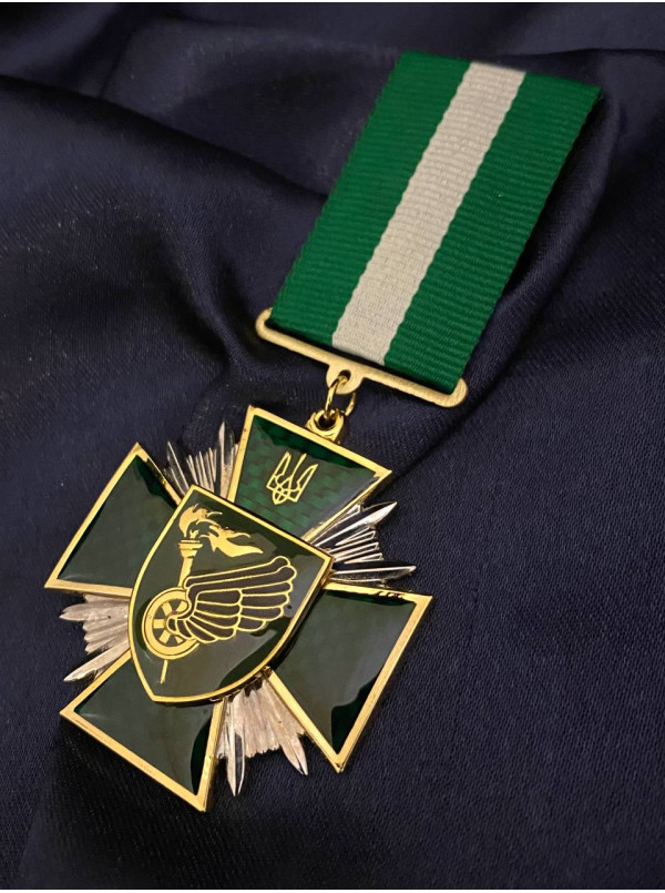 Нагрудний знак "8 навчальний Чернігівський центр ДССТ" 42х42 мм (39403)