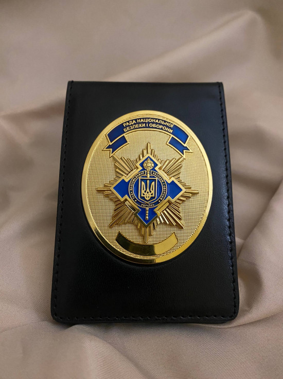 Обкладинка на посвідчення з жетоном  шкіряне "РНБОУ"_70х57 мм (23483)