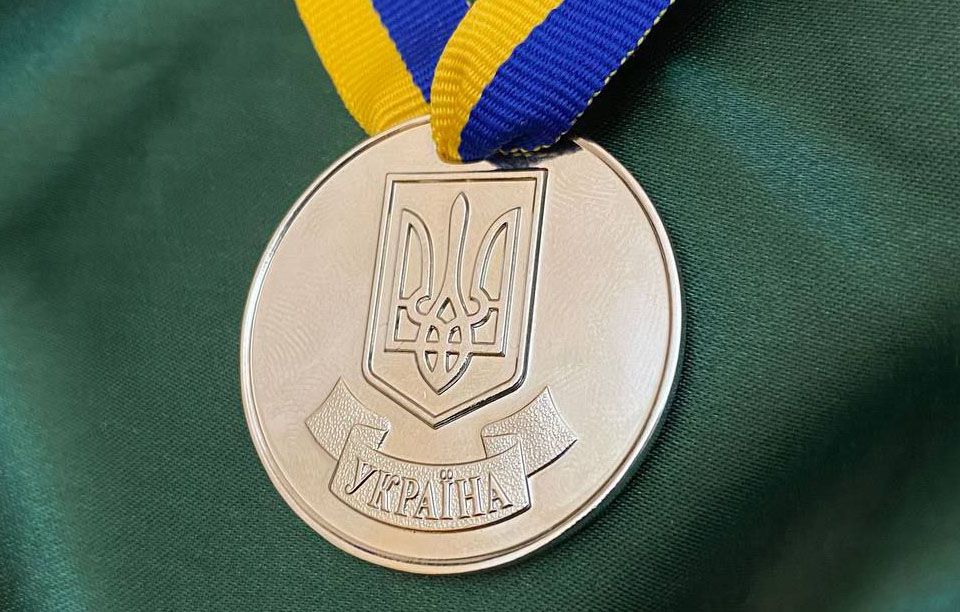 Медаль За досягнення у навчанні – реверс