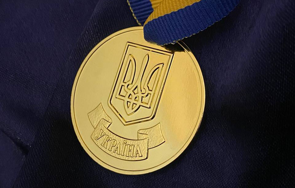 Медаль За високі досягнення у навчанні – реверс