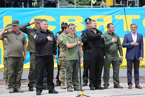Народные депутаты Украины Андрей Белецкий, Олег Ляшко, Сергей Тарута Народные депутаты Украины Андрей Белецкий, Олег Ляшко, Сергей Тарута